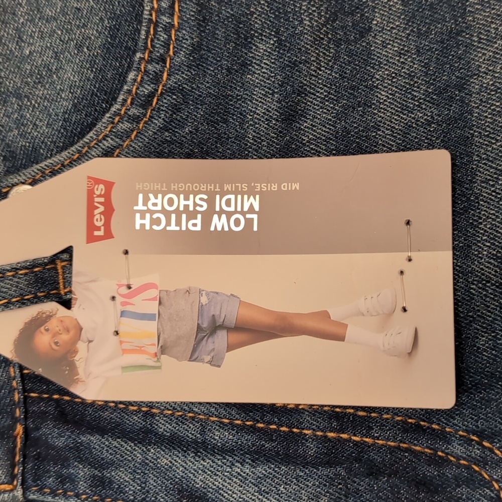 Girls Levi's shorts - Picture 2 of 10